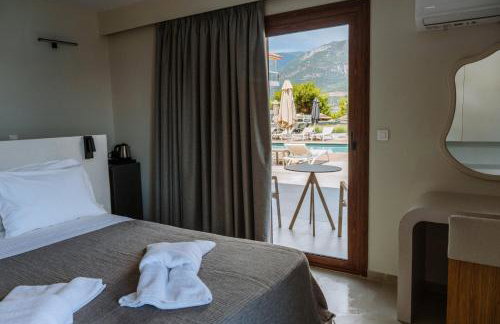 Trizonia Bay Hotel - Photo 77