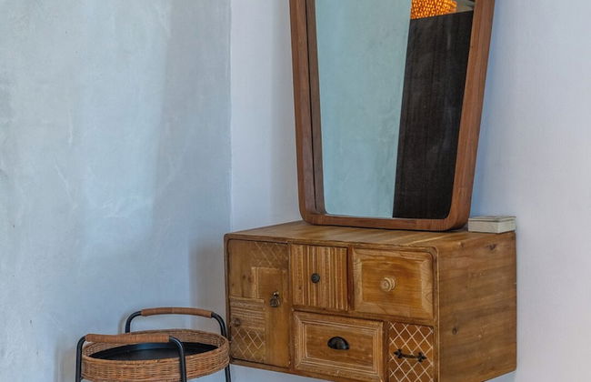 Solymar Staffed Beach Front Villa - Photo 12