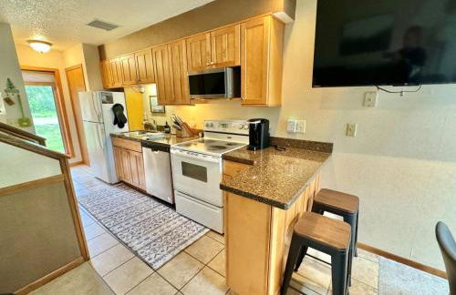 Cozy Townhome at Lutsen Mtn - Ski-in, Ski-out, Pool, Hot Tub, Fitness Center, resort amenities galore! - Foto 15