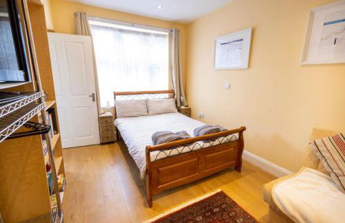 London VEGETARIAN Smoke & Pet Free En-suite with EV parking - Foto 10