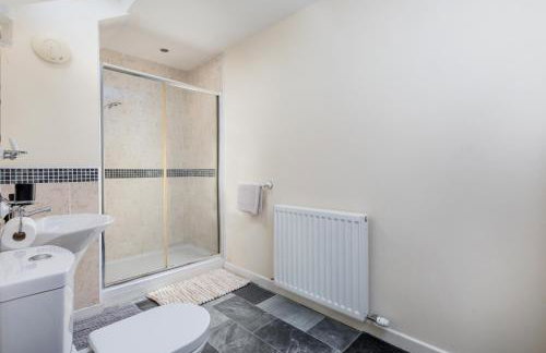 Spacious Luxurious Serviced Accommodation 6 - Photo 44