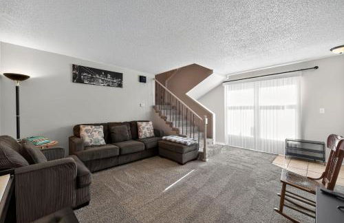 Lux Home, Minutes to Sanford Medical Center & Zoo - Foto 1