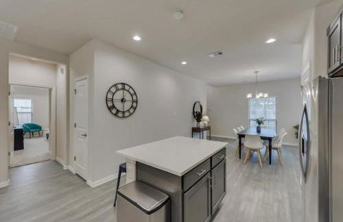 Your Vibrant Dallas Getaway Home - Foto 14