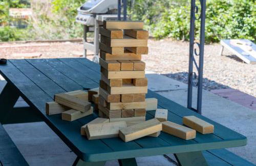 Light-filled retreat w hot tub & firepit - Foto 41