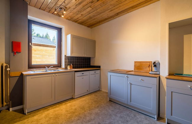 Mansion With Pool & Bar - Photo 14