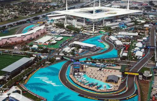 King Bed, 3 miles to Stadium - Foto 22