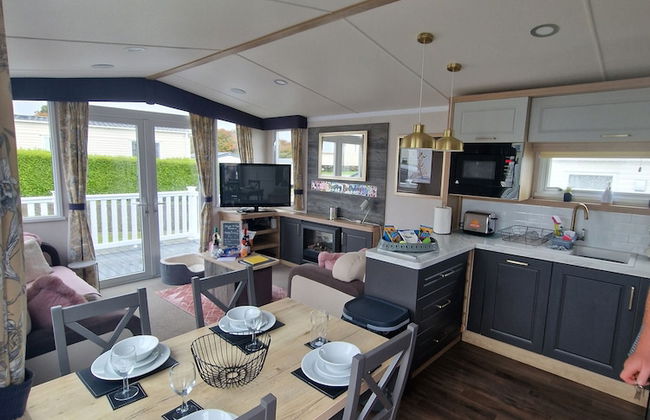 8 Birth Static Caravan - Photo 9