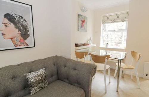 The Old Stables - Pet-Friendly Stay Near Ruthin Castle with Parking - Photo 11