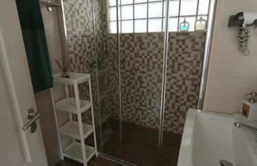 Alojamento - Apartamento ou quarto - Estacionamento à porta - Foto 20