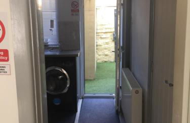 Dane Guest House Free Parking Fast WiFi Modern Living - Foto 16