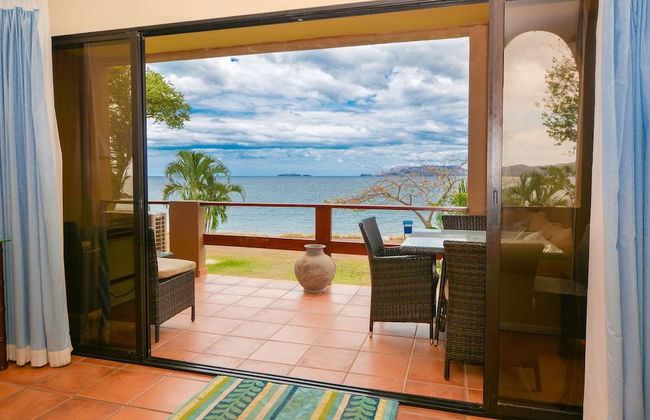 Elegant 3BR Beachfront Condo with Spacious Interior, Ocean-View Terrace & Direct Access to Playa Flamingo - Photo 17