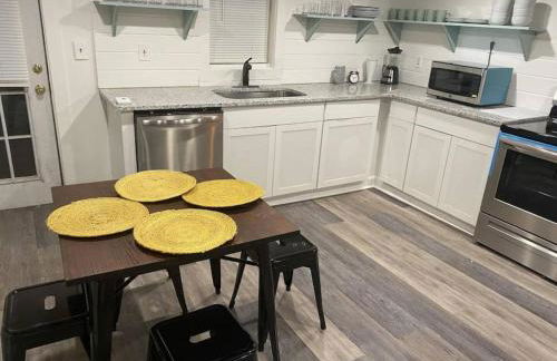 3 Bed 2 Bath Renovated Home Near The Lake - Foto 7