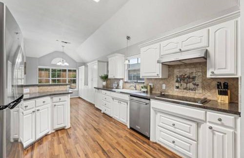 Extraordinary Pool Villa - Outdoor fun, Near Stadiums - Foto 12