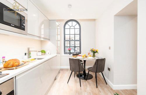 King Size Bed, City Centre, Long Stay Offers, Fast Wifi, Fully Equipped Kitchen, Dedicated Work Place - Foto 4