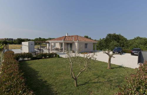 Villa in Kanfanar With Swimming Pool - Foto 14