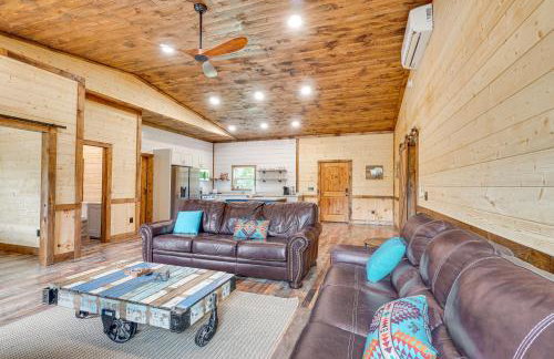Hot Tub & Mtn Views: Pet-Friendly Englewood Cabin - Photo 6