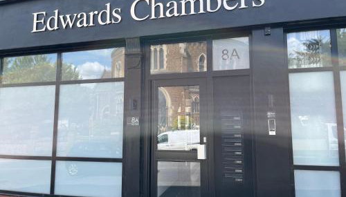 Loft studio apartment, BL, Town Centre, Secure gated parking option, Modern, fresh and spacious living, Netflix ready TV, Wifi - Foto 2