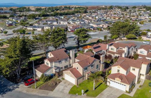 Succulents and Seashells - Coastal Paradise by Beach - Foto 62