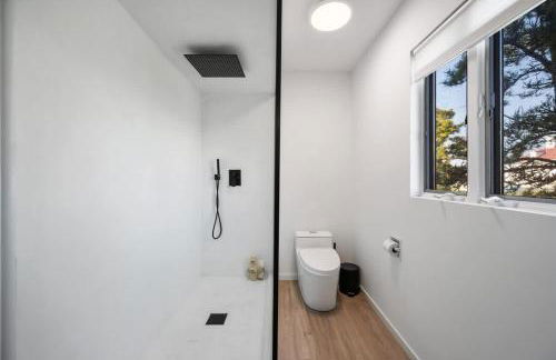 Black Swan- Beachfront Home with Year-Round Jacuzzi - Foto 20