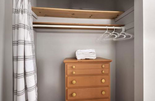 Dog-Friendly w Hot Tub, Fire Pit & River Access - Photo 16