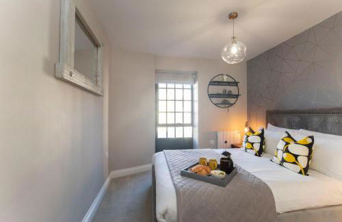 Elliot Oliver - Stylish 2 Bedroom Town Centre Apartment - Photo 16