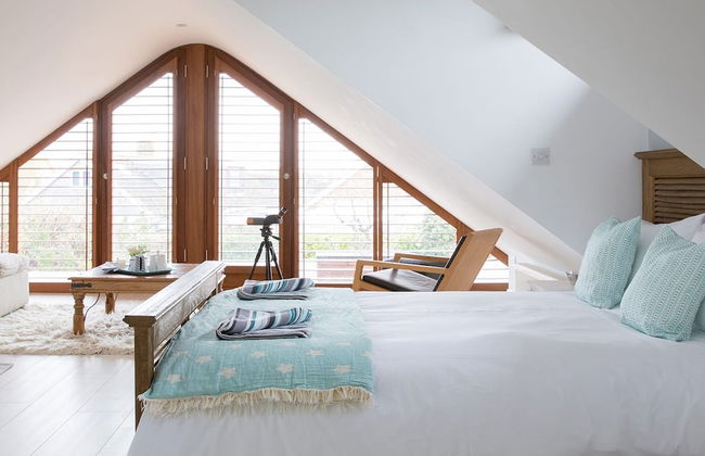 Tranquil Family Retreat 5 min to Beach Garden - Photo 2