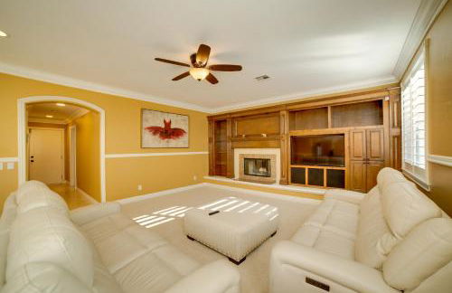 Resort-Style Oasis Expansive Riverside Mansion - Foto 9