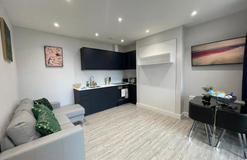 The Jungle Apartment - by Coastline Retreats - Jungle Themed Garden Apartment - Outdoor Bath - Next to Seafront - Childrens Toys - Superfast Wifi - Netflix - Disney - Foto 11