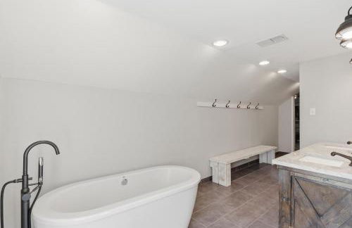 The Given House - Modern Midtown Stay - Foto 58