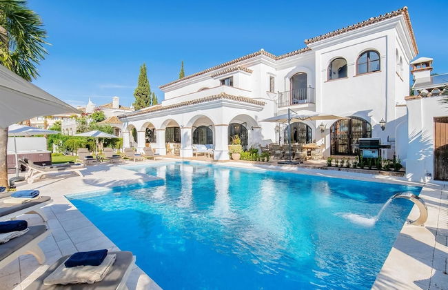 Super Villa Near Beach with Heated Pool - Foto 1