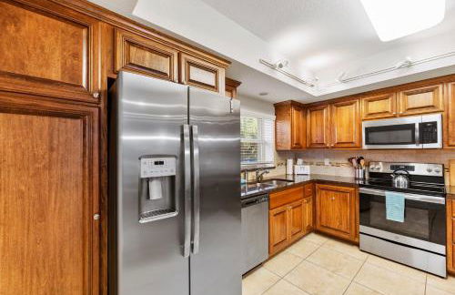 Ocean View Next to Pool and Amenities Corner Unit 3 Balconies OW20-201 - Foto 17