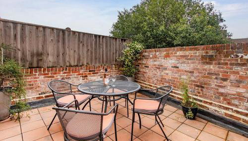 The Roost - Photo 4, Garden