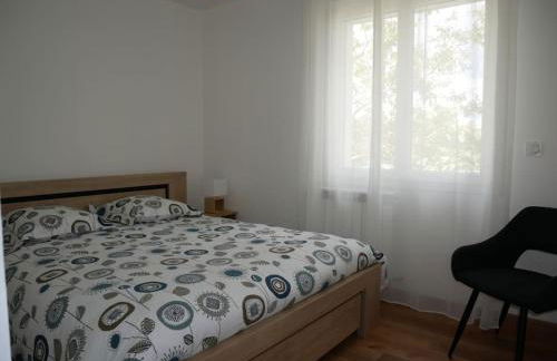 Logement lumineux avec terrasse - Photo 2