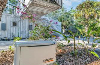 Upcycled Shipping Containers Transformed into a Glamping Home for a Unique Florida Vacation - Foto 17
