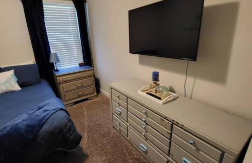 Large 3 bedroom Downtown Parking - Photo 17