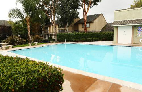 Luxurious 2 Bedroom Condo Shortest Walk To Disney - Foto 1