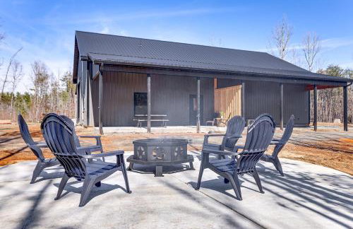 Pet-Friendly Yard! Nature Escape in Forest City - Foto 22