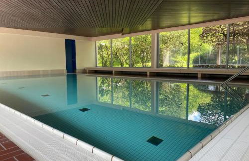 Skyline Appartement mit Pool and Netflix - Foto 7