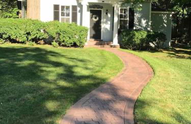 Charming Cottage w KING Bed 1m To Downtown - Foto 2