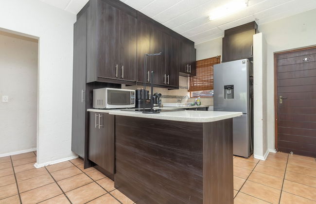 Exquisite 2 Bedroom Garden Townhouse in the Heart of Fourways - Photo 10