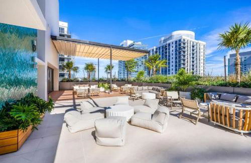 Modern Chic 1BR Downtown with Rooftop Pool & Views - Foto 27