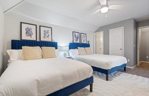 Spacious 6 bed Bentonville House, Sleeps 12, Smart TVs, Wi-Fi - Foto 22