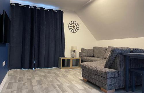 Lochside Loft - Self Catering Apartment for 2 In a great location for Inverness Airport and both Cabot Highlands & Nairn Golf Courses - Foto 5