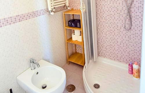 Azure Oasis with parking near the airport & beach - Foto 9