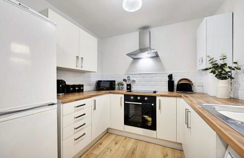 Balfour House - Air Host & Stay - Sleeps 8, free parking - Foto 5