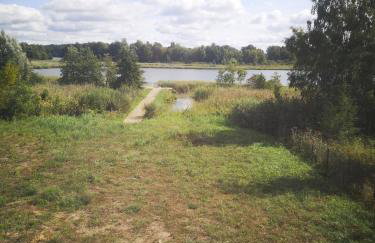 Dom nad jeziorem z prywatnym pomostem i linią brzegową - Foto 8