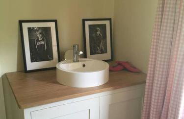 St Anthony’s, bright perkily decorated 3 bedroom house - Photo 23