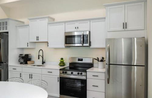 Modern Loft-Style Retreat Near Blenko Glass in Milton, WV - Foto 21