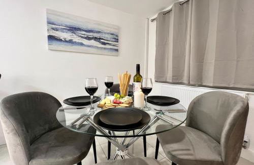 Borage House- Crawley,3BR House, Wifi, Parking, Close to Gatwick Airport, Contractor friendly, short and long term stays welcome - Foto 34