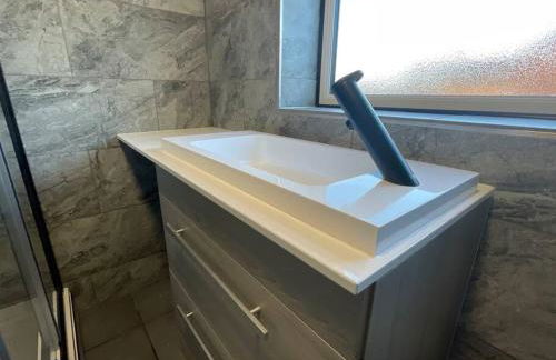 Burmer Central Bliss: Modern 3BR/1BA, Full Kitchen - Foto 11